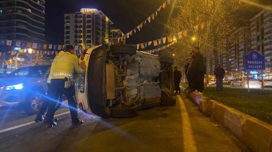 Diyarbakir'da Seyir Halinde El Freni Çekilen Otomobil Takla Atti