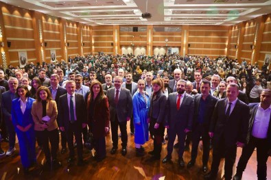 Farkli Siyasi Partilerden Istifa Eden Bin Üye AK Parti'ye Katildi