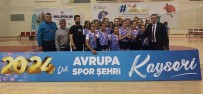 Midi Kizlarda Sampiyon Kayseri Voleybol Kulübü