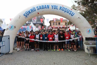Sükrü Saban Yol Kosusu'na 500 Atlet Katildi
