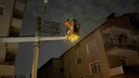 Elektrik Kablolari Boma Gibi Patladi Açiklamasi 10 Sokak Karanliga Gömüldü