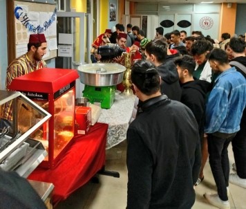 Gençler Iftarin Ardindan Keyifli Aksam Yasadilar