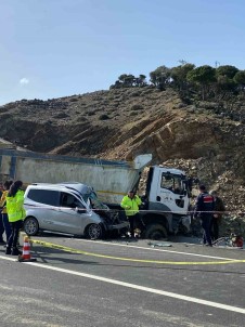 Gökçeada'da Kamyon Ile Ticari Araç Kafa Kaya Çarpisti Açiklamasi 1 Kisi Öldü