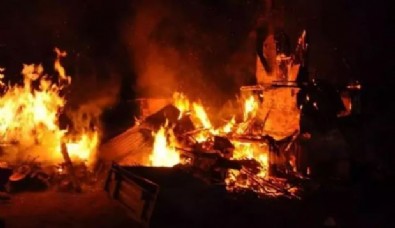 Bolu'da yangın: 3 ahşap ev kullanılamaz hale geldi!