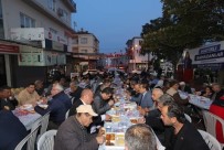 Bozdogan'da Yüzlerce Kisi Ayni Sofrada Iftar Açti