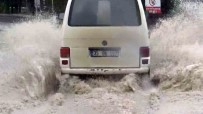 Edirne'de Saganak Yagis Açiklamasi Caddeler Göle Döndü