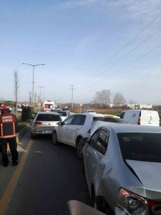 Sakarya'da 7 Araçli Zincirleme Kaza Açiklamasi 5 Yarali