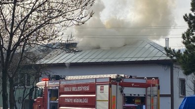 Yasli Çiftin Balkona Koydugu Kömür Kovasi 3 Evi Yakti