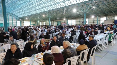 75. Yil Mahallesi'nde Binlerce Kisiye Iftar Yemeginde Bulustu