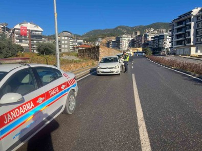 Alanya'da 221 Araç Ve Sürücüsüne 330 Bin 750 Lira Para Cezasi