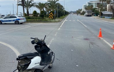 Alanya'da Kamyon Ile Motosiklet Çarpisti Açiklamasi 1 Ölü