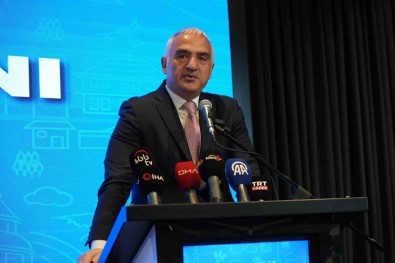 Bakan Ersoy Açiklamasi 'Turizm Gelirimiz Yüzde 17 Artisla 54,3 Milyar TL Oldu'