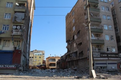 Diyarbakir'da Dündar Apartmani'nin 2 Müteahhidi Ve Arsa Sahibine 22 Yil 6'Sar Aya Kadar Hapis Talebi