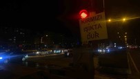 Diyarbakir'da Hemzemin Geçitte Bariyerler Bozulunca Sürücüler Aradan Geçti
