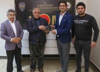 Elazig'da Dolandirilan Vatandasa Ziynet Esyalari Ve Parasi Teslim Edildi