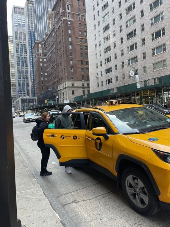 Eylem Tok ve oğlu New York'ta görüntülendi! Tepki çeken gülümseme