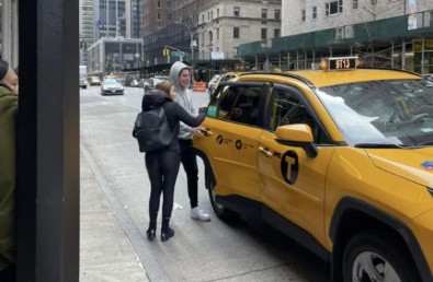 Eylem Tok ve oğlu New York'ta görüntülendi! Tepki çeken gülümseme