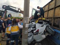 Hatay'da Feci Kaza Açiklamasi Trenin Çarptigi Araç Hurdaya Döndü, Sürücü Agir Yaralandi