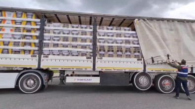 Izmir'de 10 Milyon 350 Bin Adet Sahte Bandrollü Makaron Ele Geçirildi