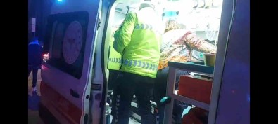 Kadiköy'de Kontrolden Çikan Taksi, Otomobile Arkadan Çarpti Açiklamasi 1 Yarali