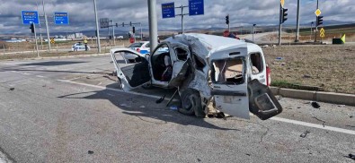 Tir Ile Hafif Ticari Araç Çarpisti Açiklamasi 1 Yarali