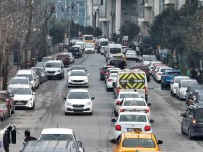 Bahçelievler'de Trafik Çilesi Açiklamasi 200 Metre Mesafe 25 Dakikada Gidiliyor