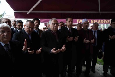 Kutsal Emanetlerden Hirka-I Serif Ziyarete Açildi