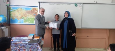 Namazini Aksatmadan Kilan Gençler Ödüllendirildi