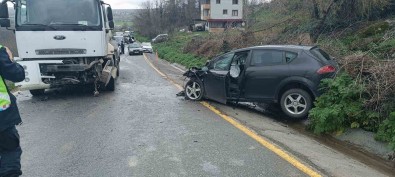 Vidanjör Ile Kafa Kafaya Çarpisan Otomobil Hurdaya Döndü Açiklamasi 1 Yarali