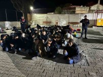 Didim'de 51 Düzensiz Göçmen, 3 Göçmen Kaçakçisi Yakalandi