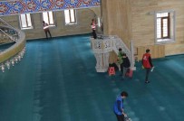 Tatvan'da Gönüllülerden Ramazan Ayina Özel Camii Temizligi Haberi