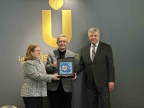 Üsküdar Belediyesi Tarafindan Düzenlenen Hilye-I Saadet Sergisi Açildi