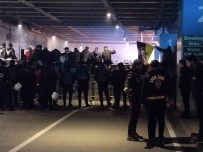 Fenerbahçeli Taraftarlar Sabiha Gökçen Havalimani'nda Toplanmaya Basladi