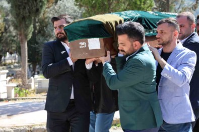 Kamboçya'da Öldürülen Izmirli Ufuk Öntürk Defnedildi