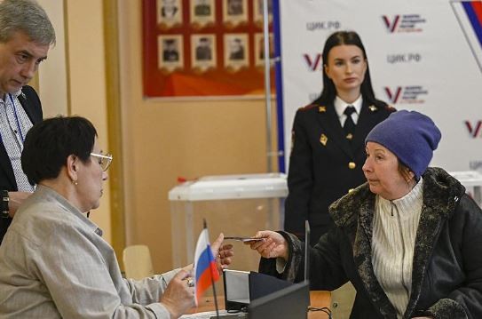 Rusya Devlet Başkanlığı seçimini, sandık çıkış anketine göre oyların yüzde 87,8'ini alan Vladimir Putin kazandı