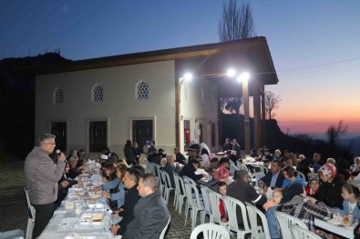 Köylüler Iftarini Sehitlikte Baskan Güler'le Birlikte Açti