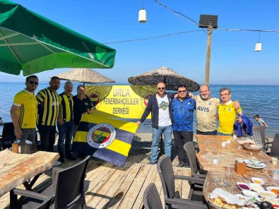 Urla Fenerbahçeliler Dernegi Depremzede Çocuklari Sevindirdi