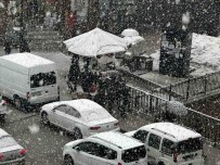 Yüksekova'da Saganak Yerini Kar Yagisina Birakti Haberi