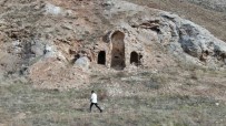 Anadolu'da Insa Edilen Ilk Kiliselerden Huykesen Kilisesi, Turizme Kazandirilmayi Bekliyor
