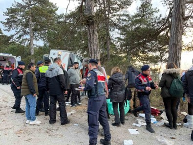 Kartalkaya Yolunda Freni Bosalan Minibüs Devrildi Açiklamasi 14 Yarali