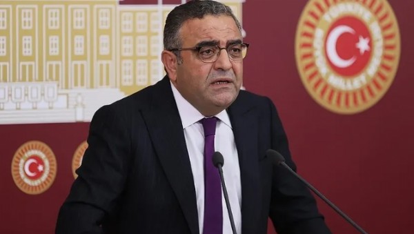 CHP’li Sezgin Tanrıkulu’ndan skandal sözler! Kamu görevlilerini tehdit etti: Yarın öbür gün devran dönerse…