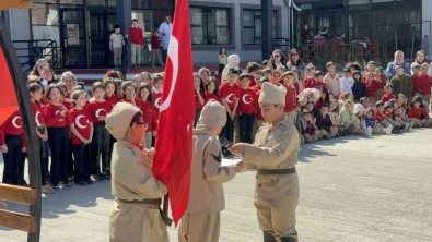 Çanakkale'yi Okullarinin Bahçesinde Canlandirdilar, Büyük Alkis Topladilar