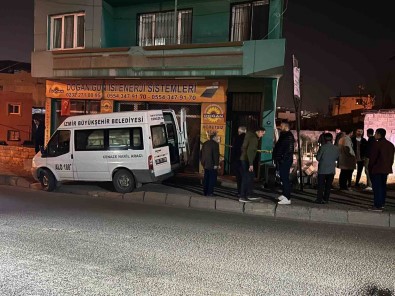 Izmir'de Karisini Biçaklayarak Öldüren 58 Yasindaki Adam Tutuklandi