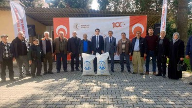 Orhaneli'de Çiftçilere Yaglik Aspir Tohumu Dagitildi