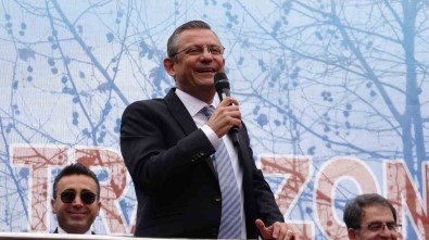 Özgür Özel, Trabzon Meydaninda Emekli Maasi Ile Kaç Kasa Hamsi Alindigini Hesapladi