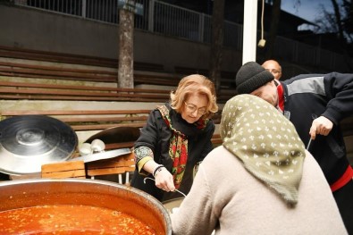 Bozkurt'ta Belediye Asevi Ihtiyaç Sahibi Vatandaslarin Yaninda