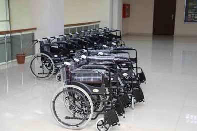 Ercis Belediyesinden 20 Kisiye Tekerlekli Sandalye Destegi