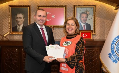 Baskan Tutuk'a TEMA'dan 'Eko Siyaset Belgesi'