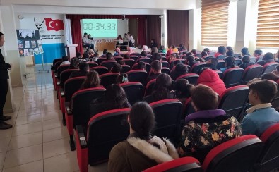 Çildir'da Ögrenciler Münazarada Bulustu