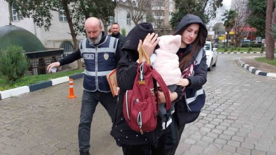 Evden 50 Bin Liralik Altin Çalan Kadin Yakalandi